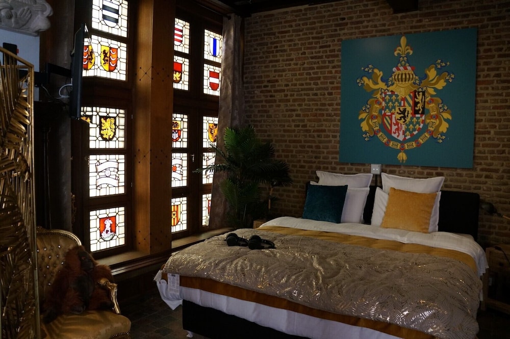 Superior Burgundian Suite with Terrace photo 3