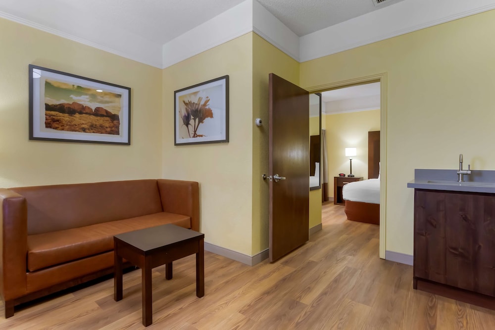 Suite, 1 Queen Bed, Non Smoking - Photo 1