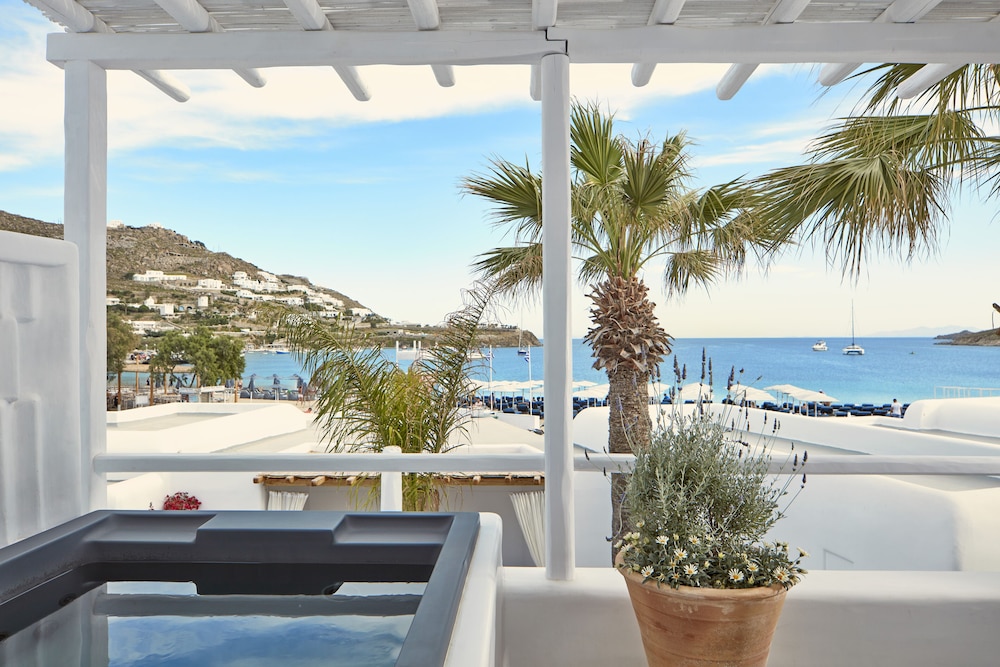 Honeymoon Studio Suite, 1 King Bed, Hot Tub, Sea View photo 3