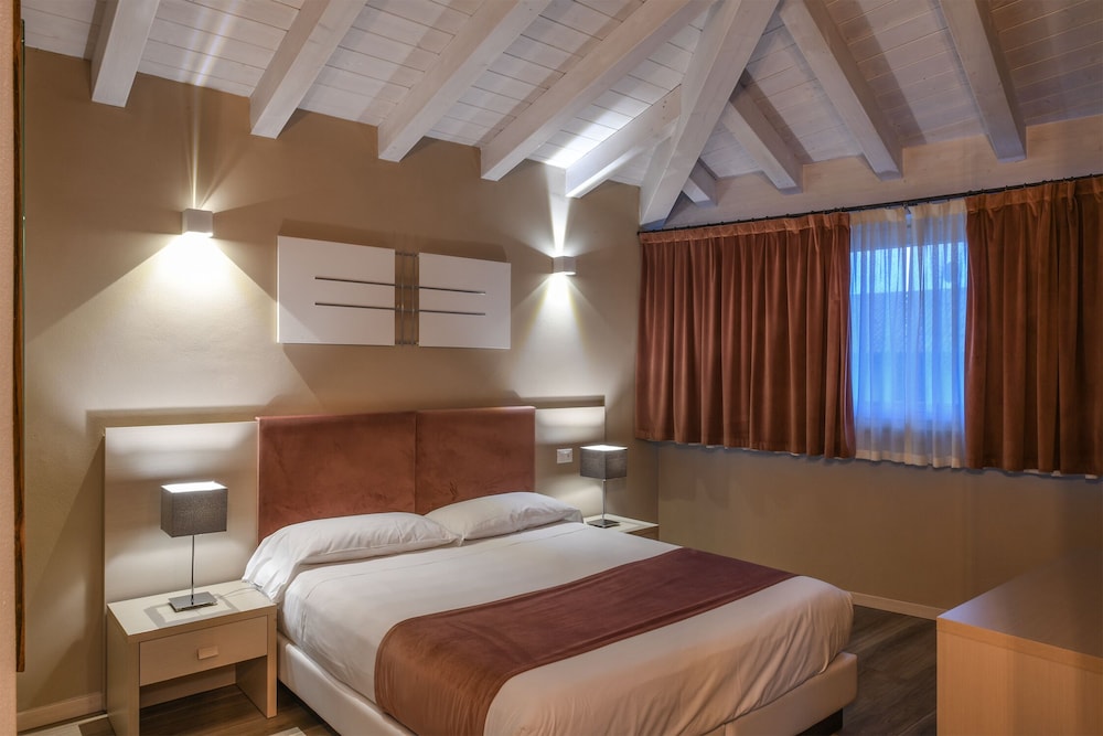 Room (Elegance 19)