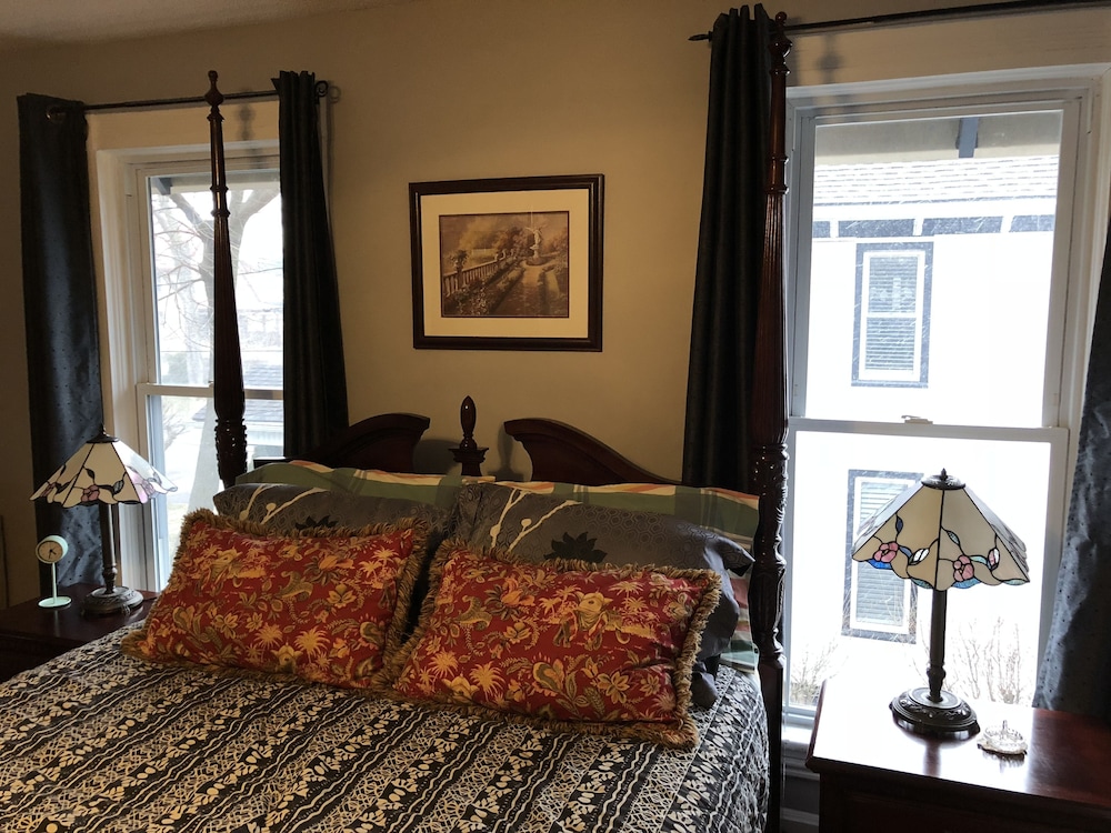 Room (Twilight) photo 3
