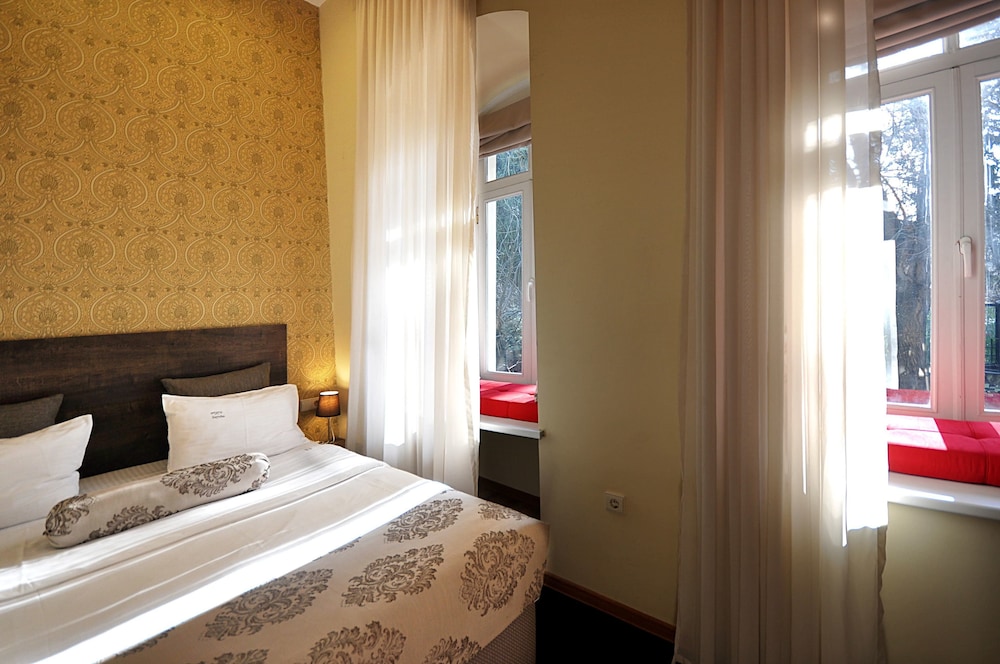 Basic Double Room, Allergy Friendly, Courtyard View photo 3