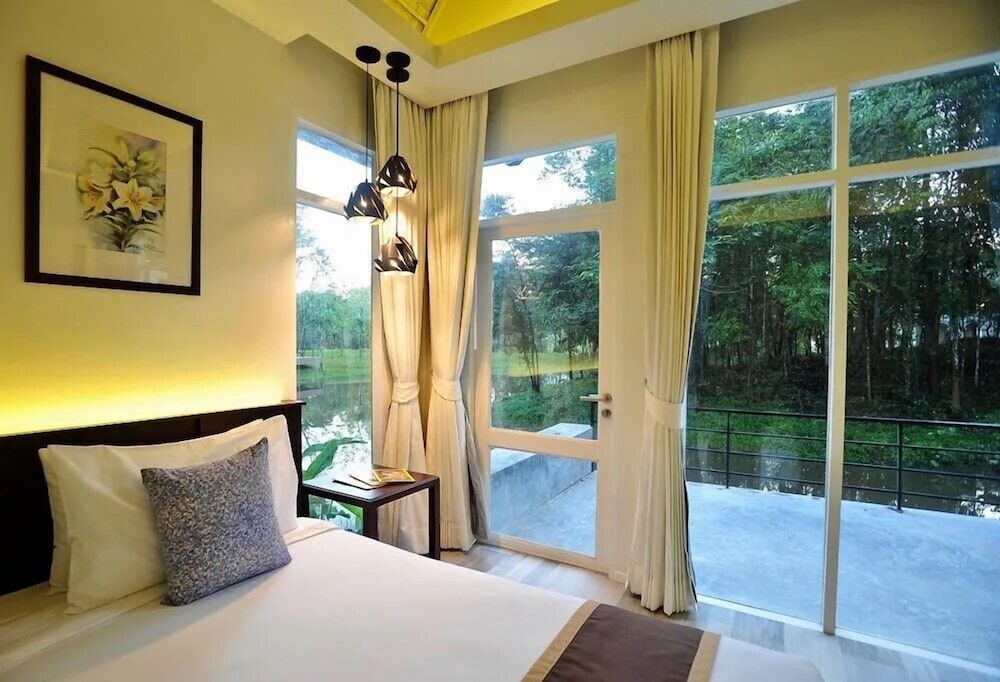 Triangle Suite Lakeside photo 2
