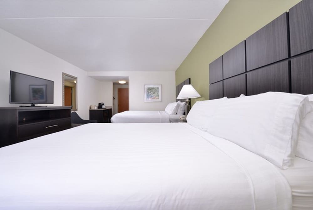 Suite, Multiple Beds (Wet Bar) - Photo 3
