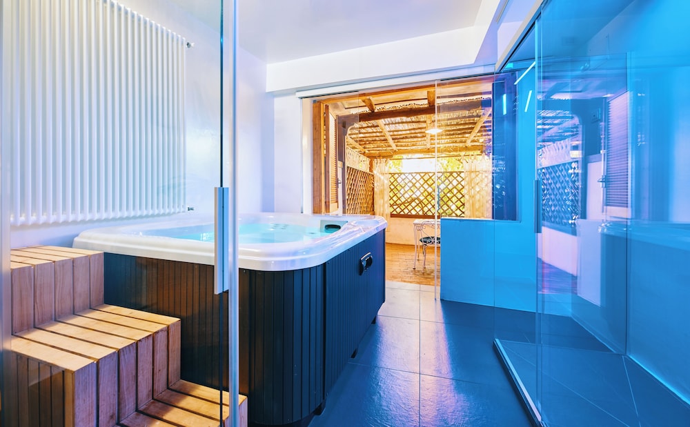 Suite D'Autore Gordon Jacuzzi e Patio photo 3