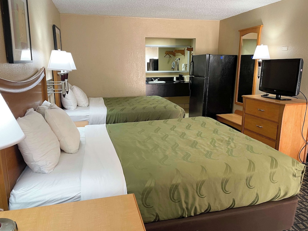 Standard Room, 2 Double Beds, Smoking, Refrigerator & Microwave - Photo 3
