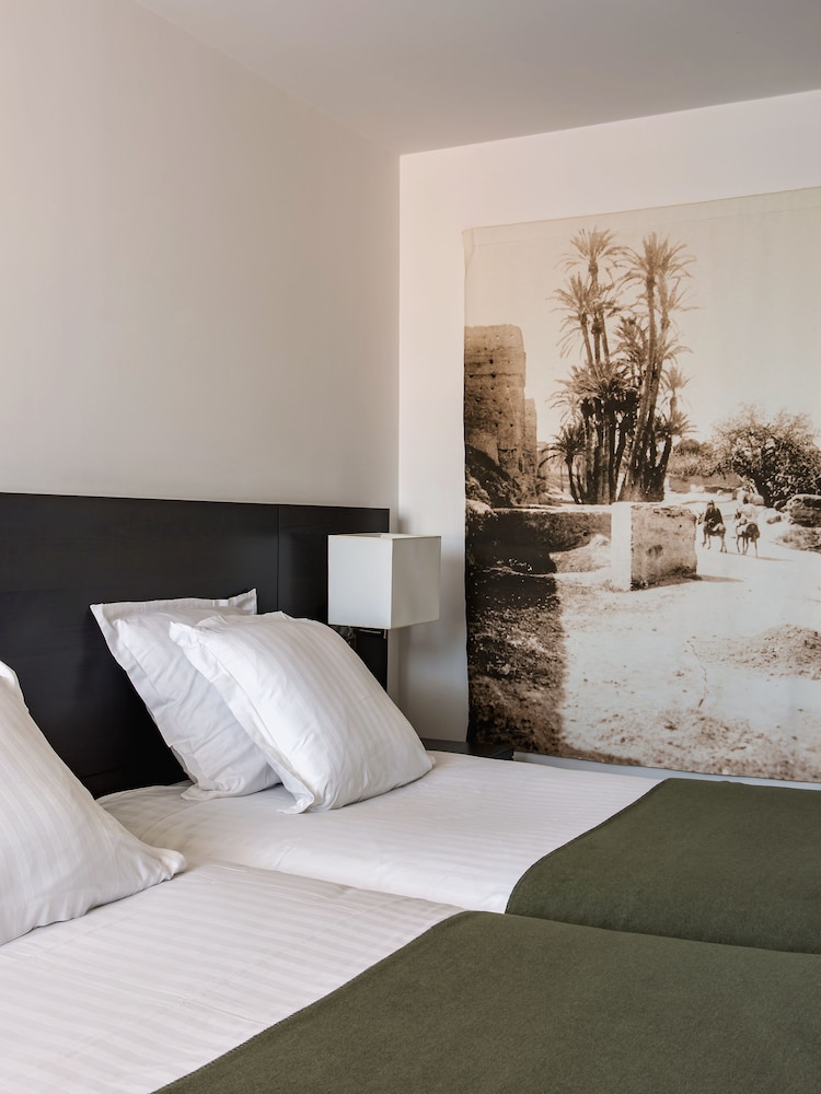 Standard Double or Twin Room - Photo 7