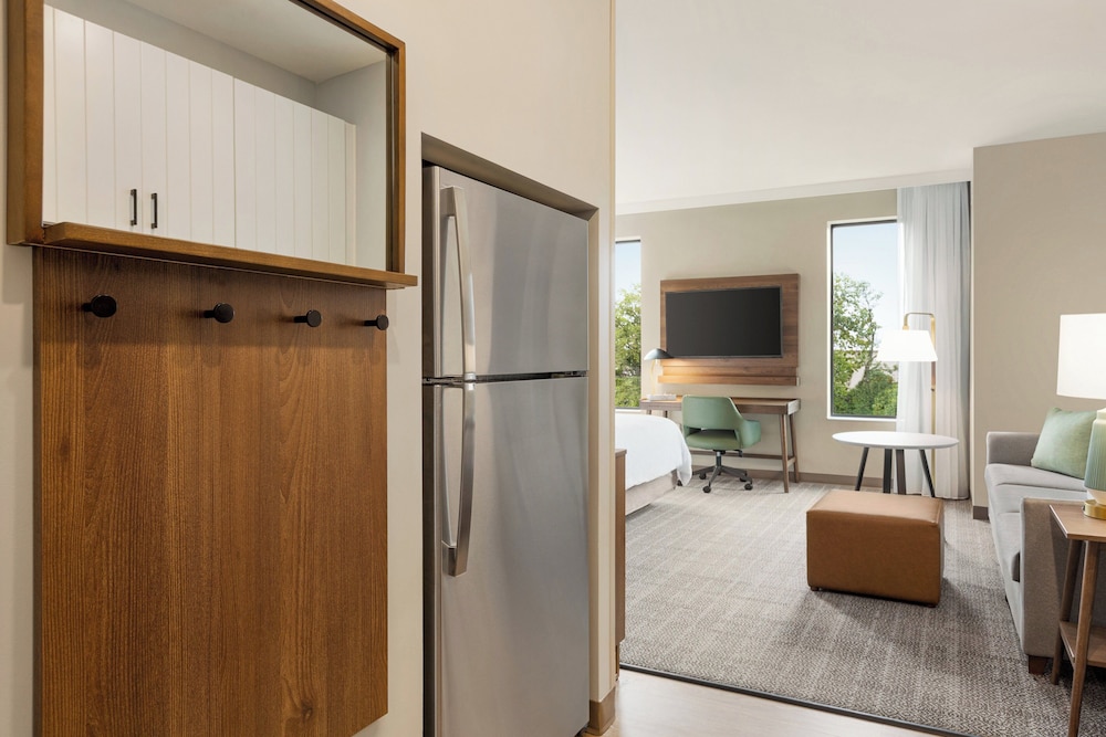 Studio Suite, 1 King Bed, Kitchen (Creek View)