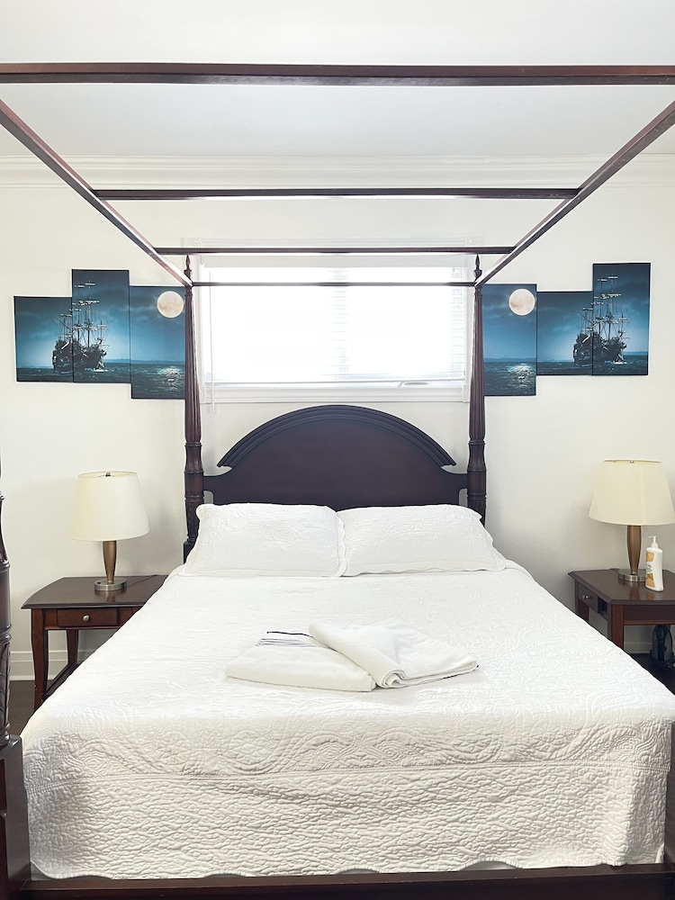 Classic Studio, 1 Queen Bed with Sofa bed photo 3