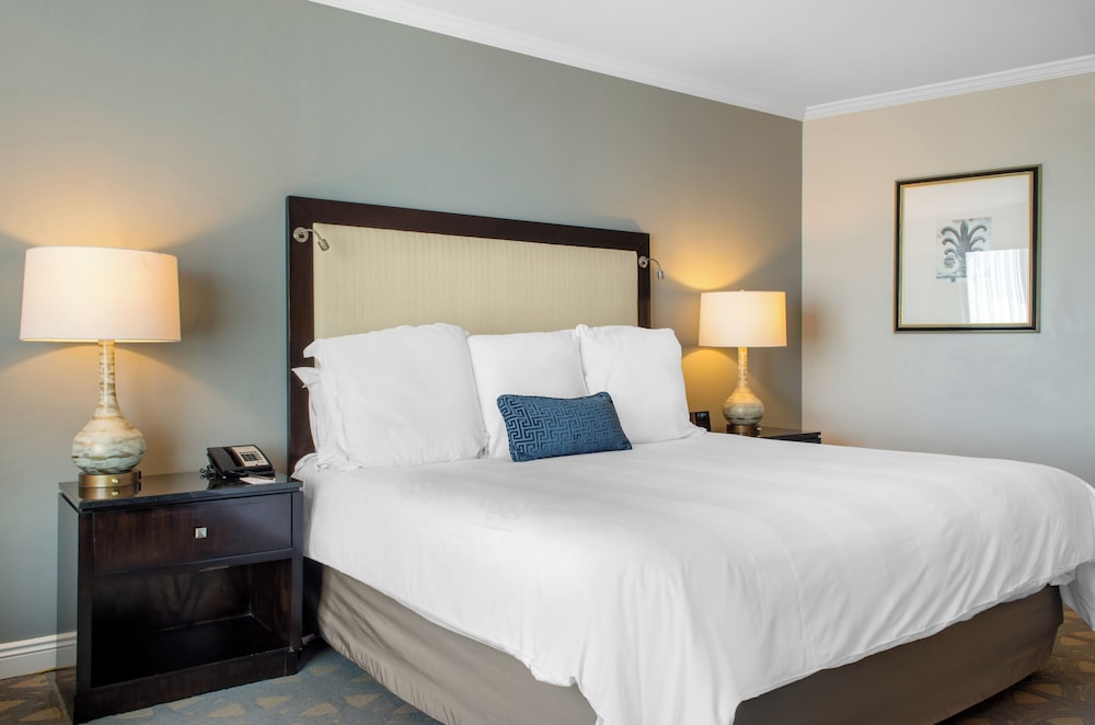 Deluxe Room, 1 King Bed, Mobility Accessible - Photo 3