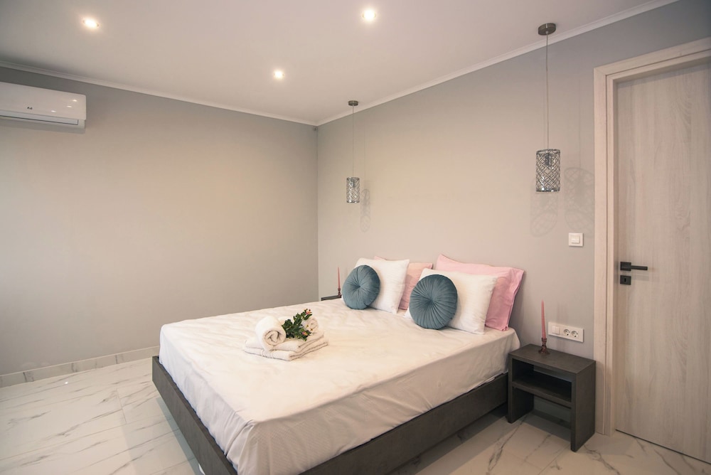 Luxury Apartment, 3 Bedrooms, Balcony, Ocean View
