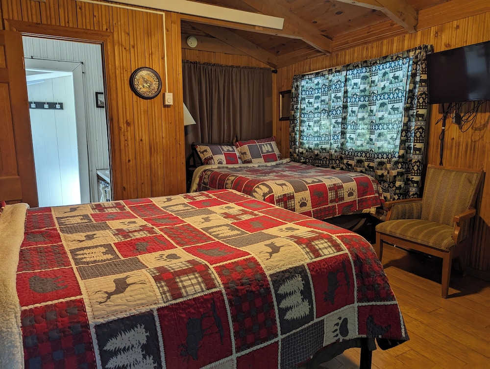 Classic Cabin, Multiple Beds (Unit #15)
