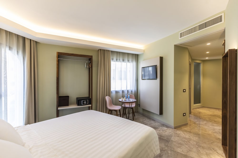 Deluxe Double Room, City View photo 3