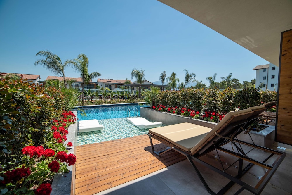 Superior Double Room, Pool Access photo 2
