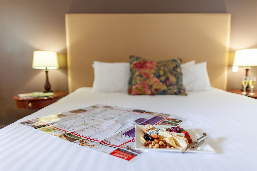 Deluxe Room, 1 King Bed - Photo 9