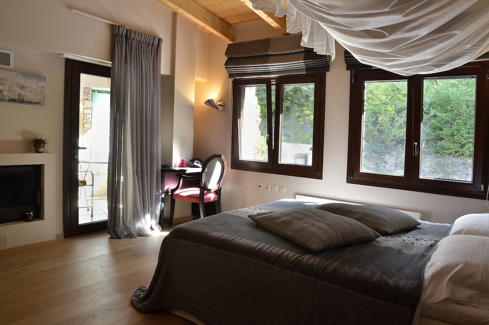 Family Suite, 2 Bedrooms, Fireplace (Forest View) photo 1