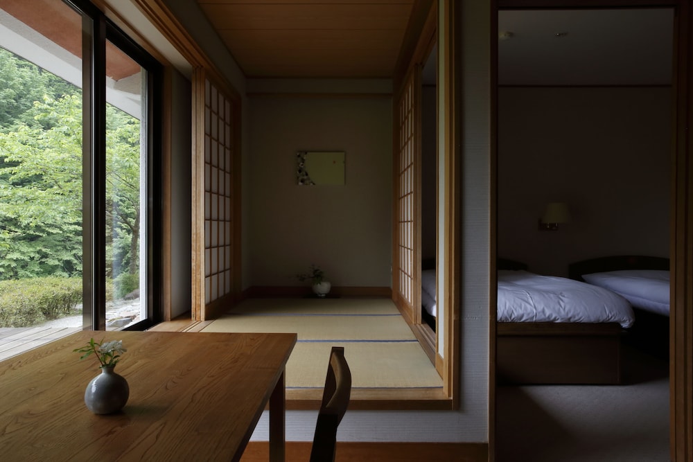Japanese-Western Style Room (UME bldg.) - Photo 1