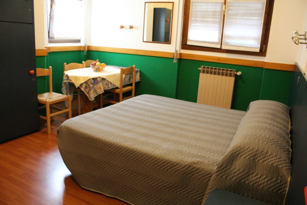 Family Apartment, 2 Bedrooms, Kitchenette, Mountain View (2 Adults + 2 Children) photo 3