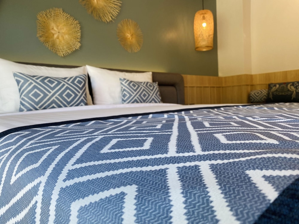 Deluxe Room, Pool Access photo 3
