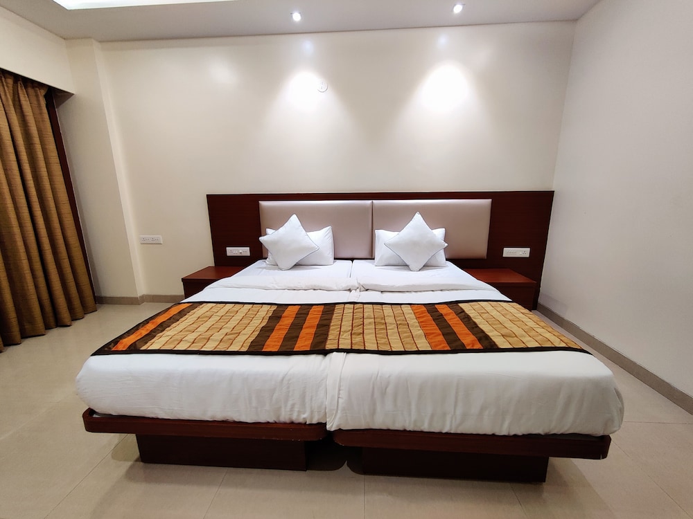 Deluxe Double Room with Balcony - Photo 24