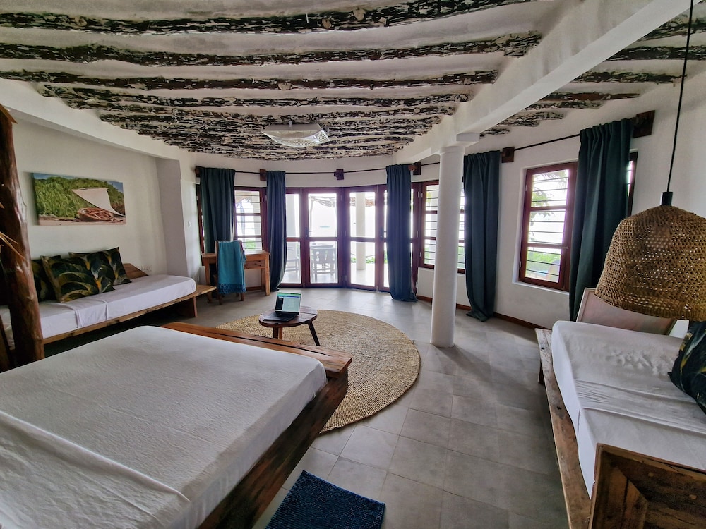 Romantic Quadruple Room, 1 Bedroom, Ocean View, Oceanfront (Sunset) photo 3