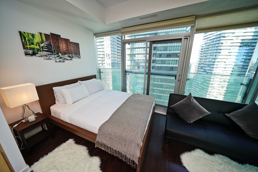 Honeymoon Studio