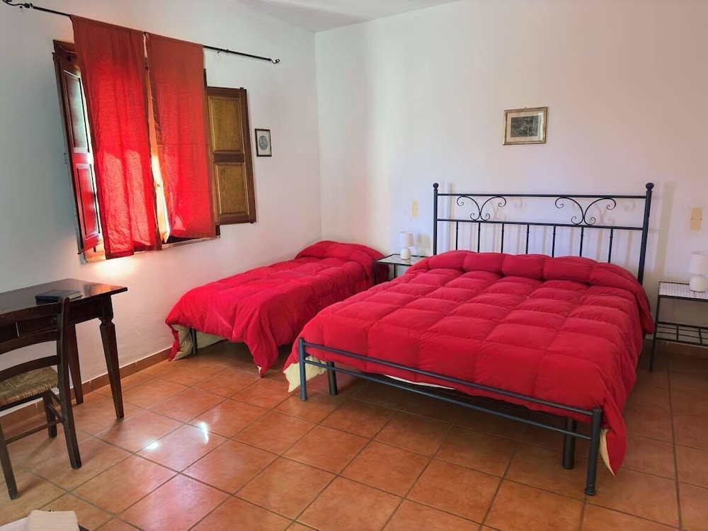 Basic Triple Room photo 1