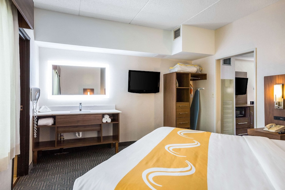 Suite, 1 King Bed with Sofa bed, Non Smoking - Photo 2