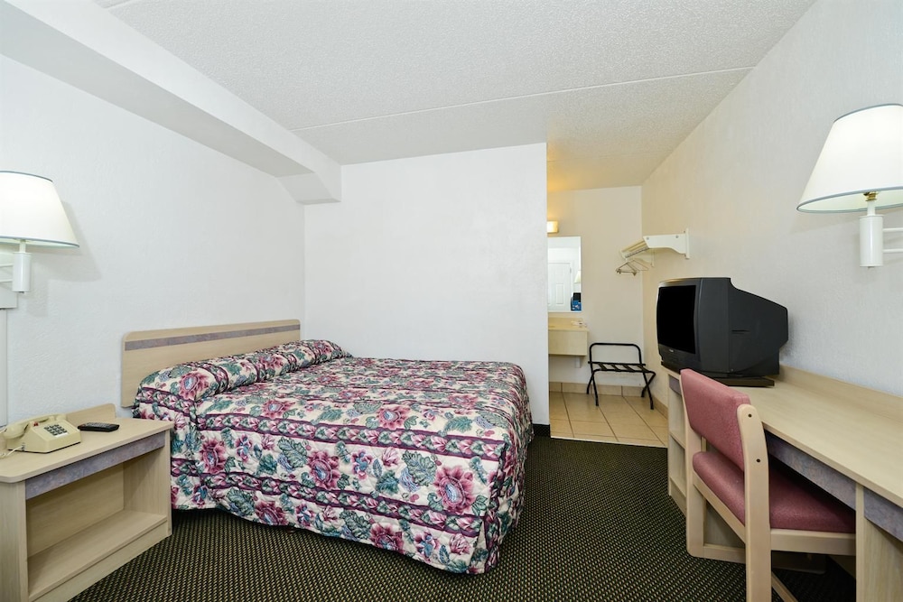 Room, 1 Queen Bed, Accessible, Non Smoking - Photo 1