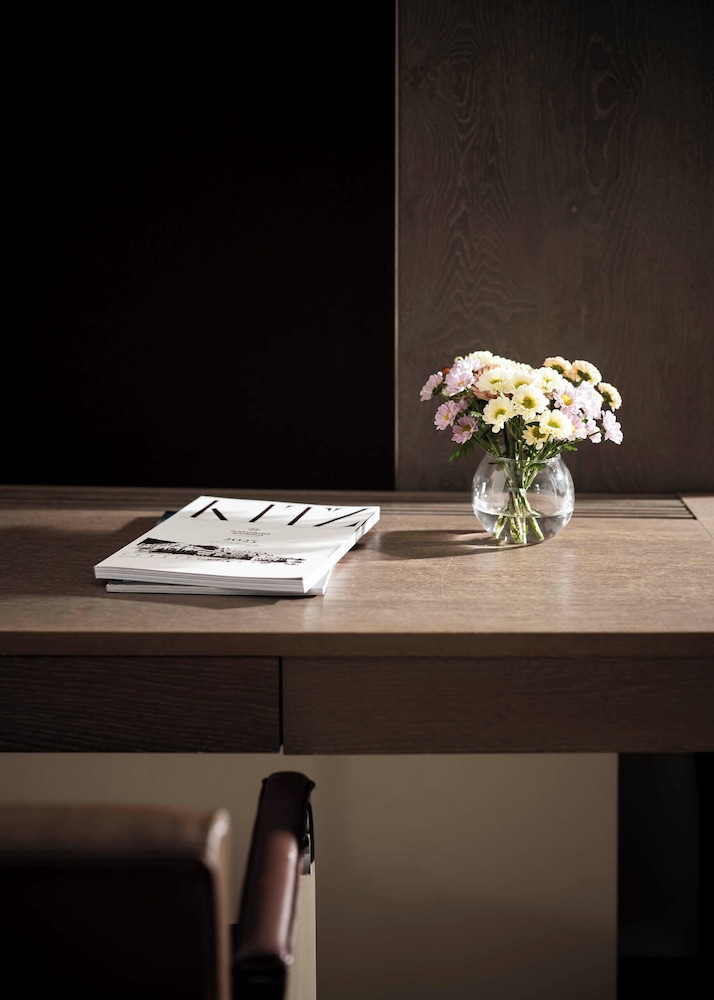 Emperor Suite - Photo 9