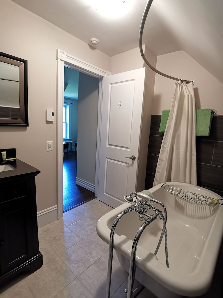 Basic Room, 1 Queen Bed (II) photo 2
