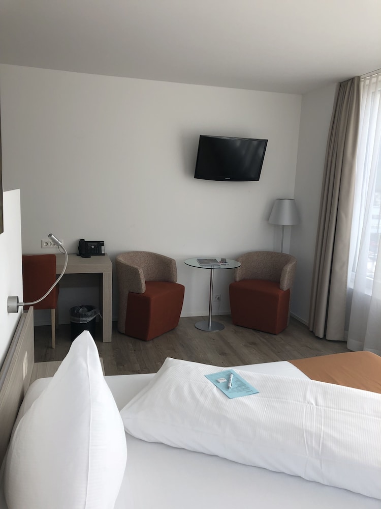Comfort Room, 2 Twin Beds, Mountain View
