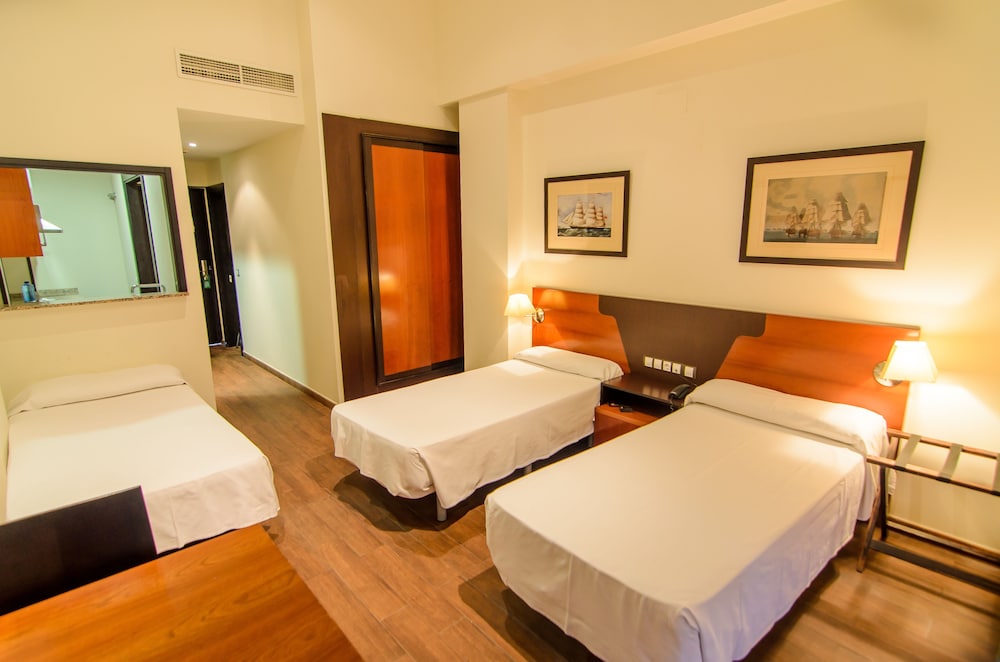 Triple Room (2ADULTS + 1CHILD) - Photo 1