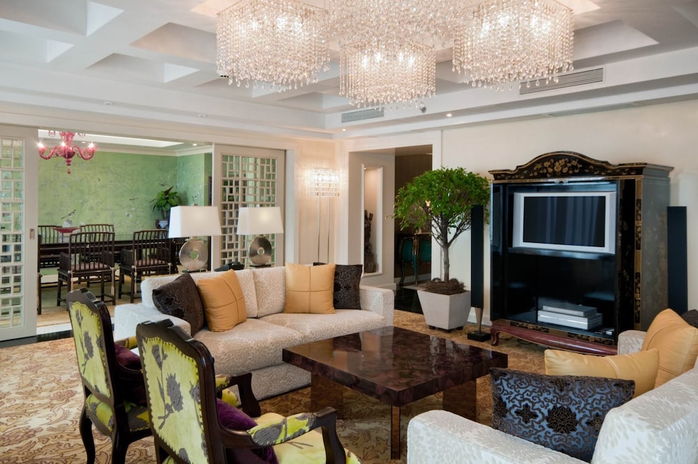 King Chairman Suite