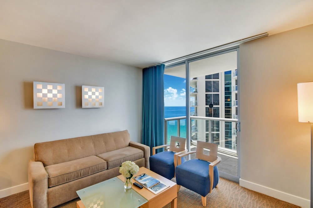 Suite, 1 Bedroom - Photo 1