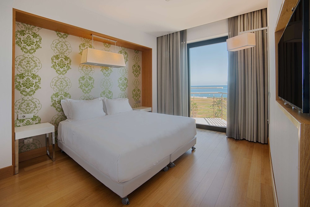 Standard Room (View) thumbnail 5
