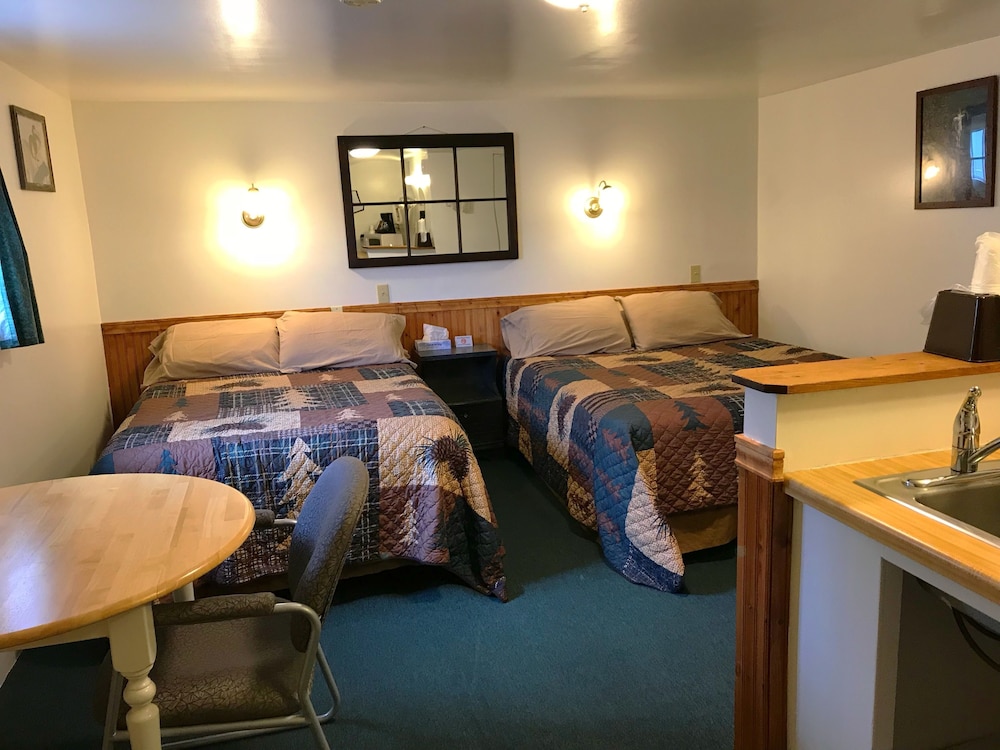 Tenderfoot Cabins & Motel