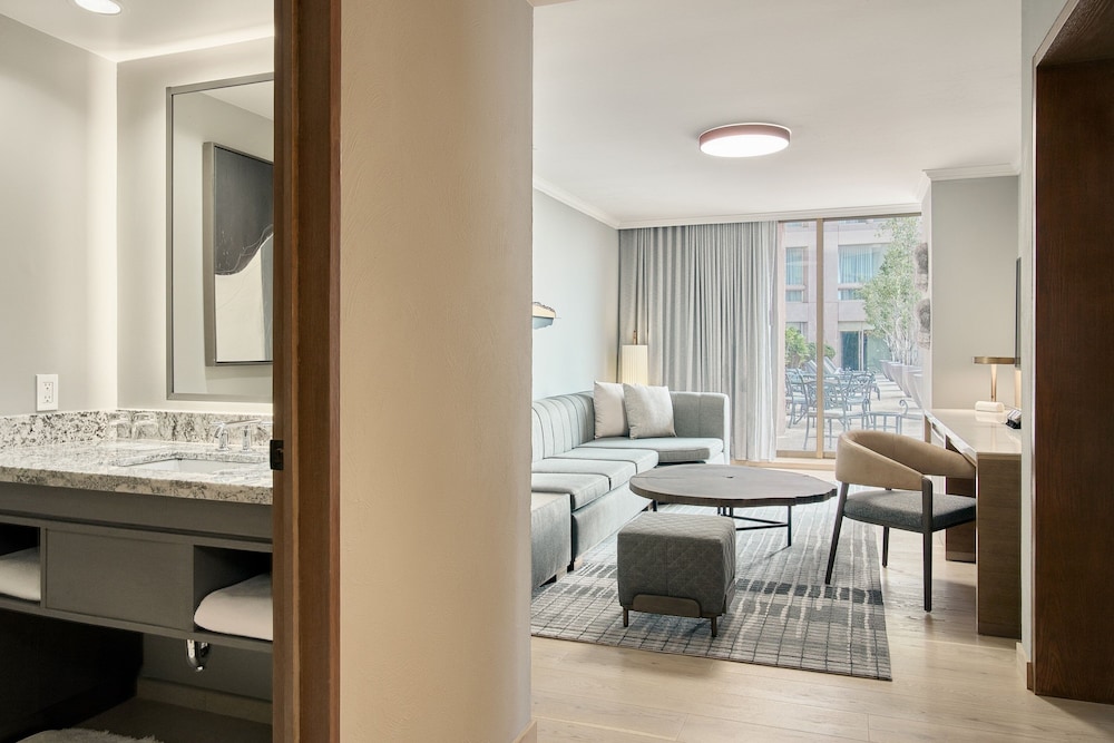 Executive Suite, 1 King Bed with Sofa bed, Terrace - Photo 3