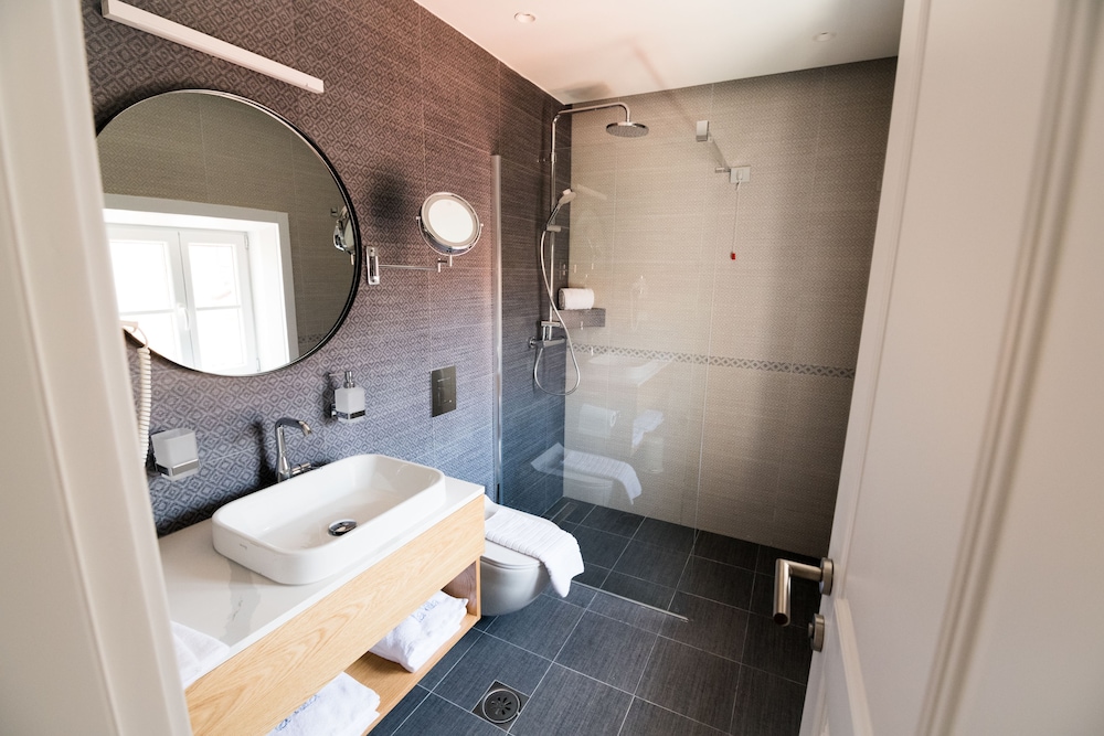 Deluxe Suite - Photo 7