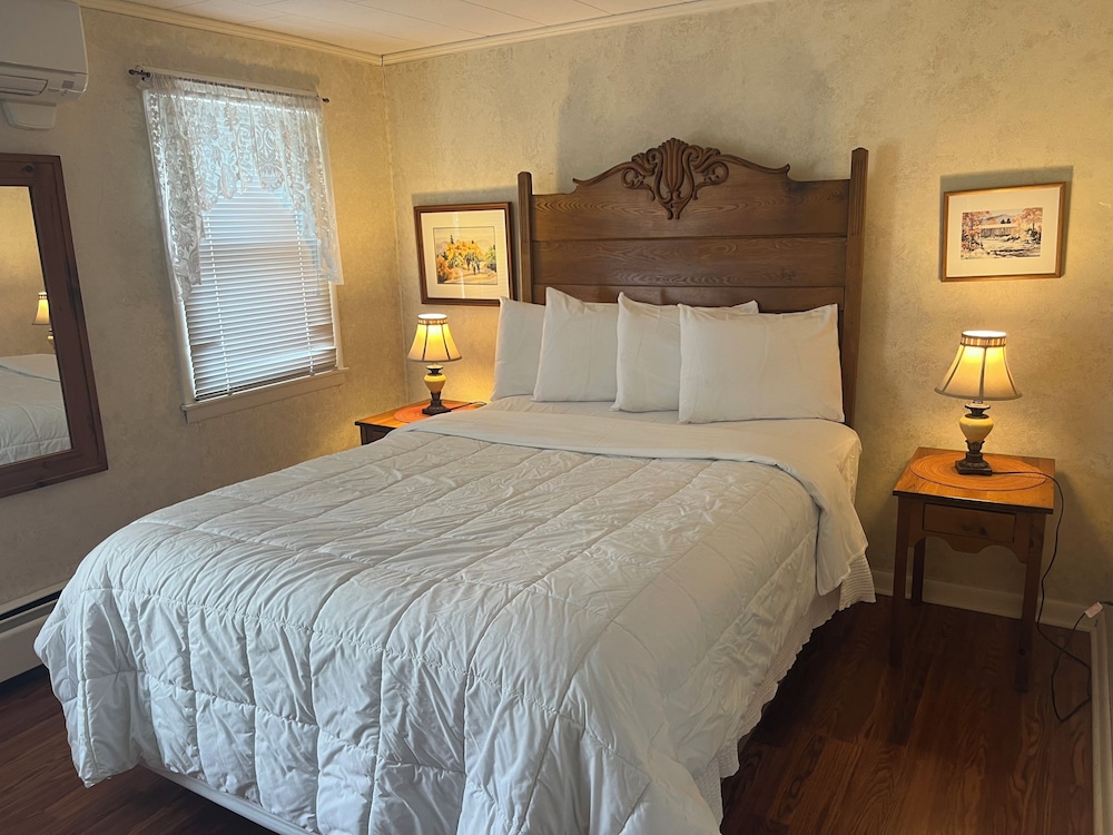 Sugar Maple, 1 Queen Bed photo 1