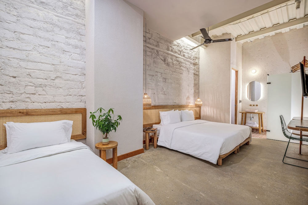 Family Studio Suite (102)