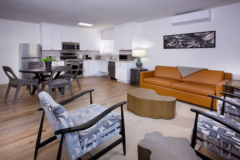 Suite, Ground Floor - Photo 3