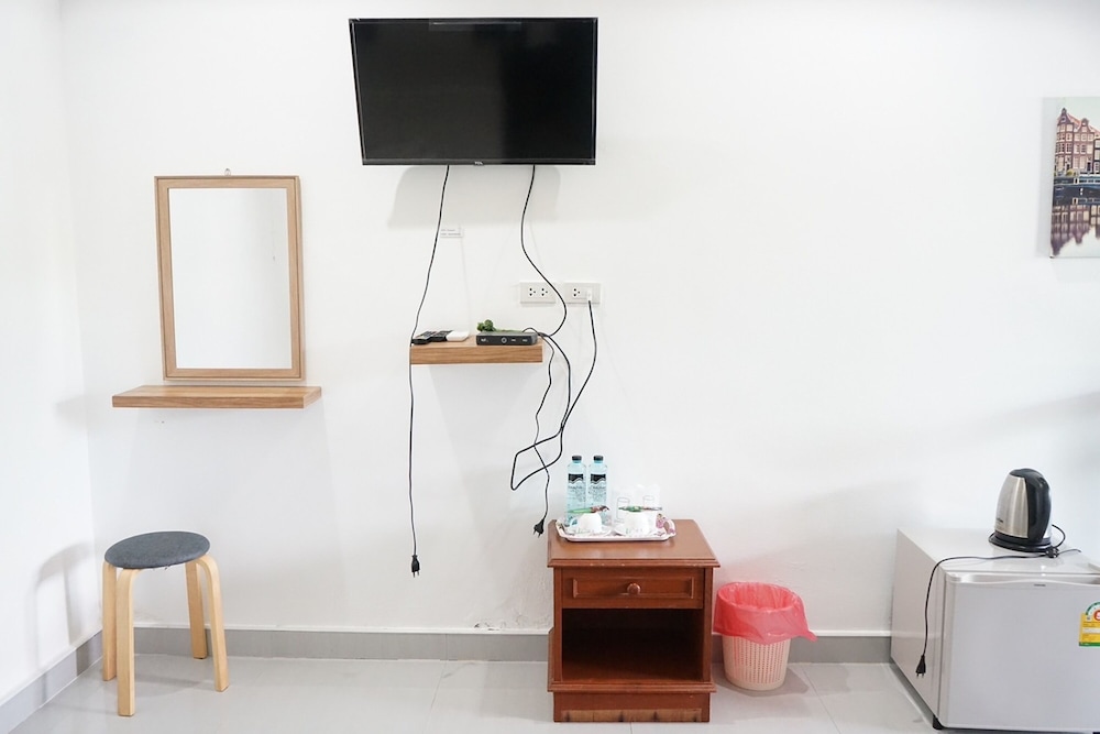 Standard Twin Room - Photo 11