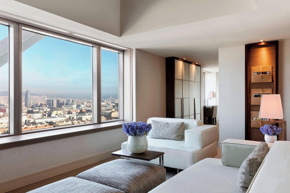 Suite, 1 Bedroom, City View (Corner)