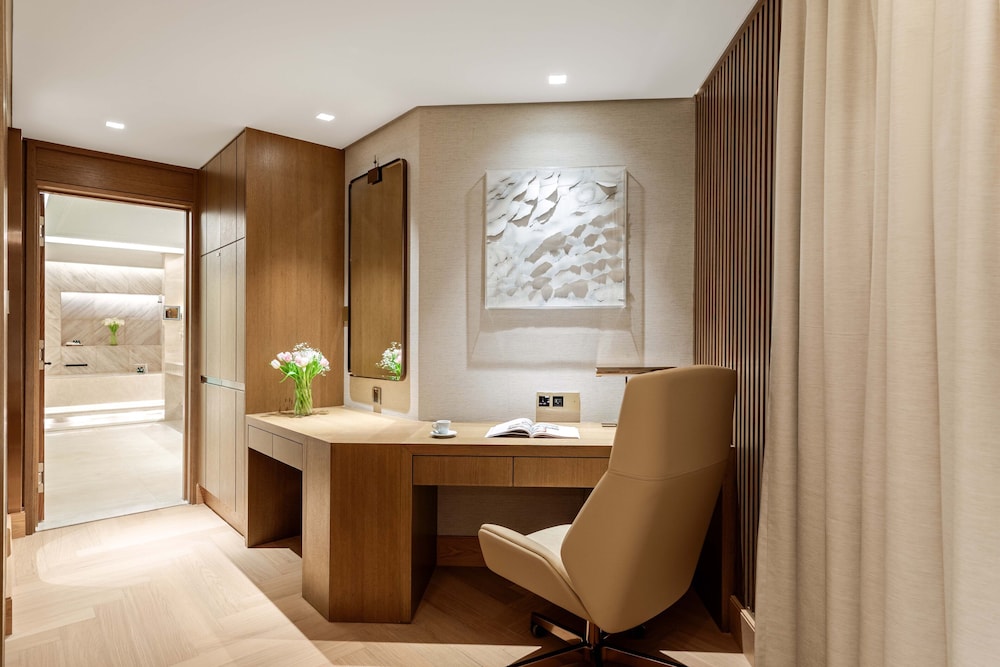 Exotica Suite Sea View with Open Jacuzzi and Club Lounge Access thumbnail 6