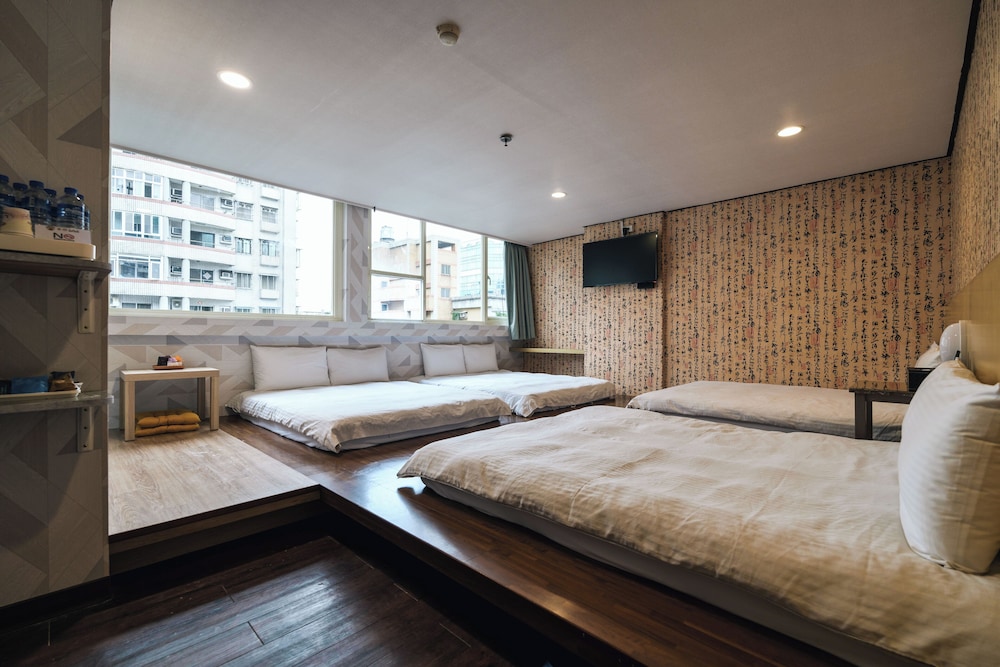 Room (8-Person)