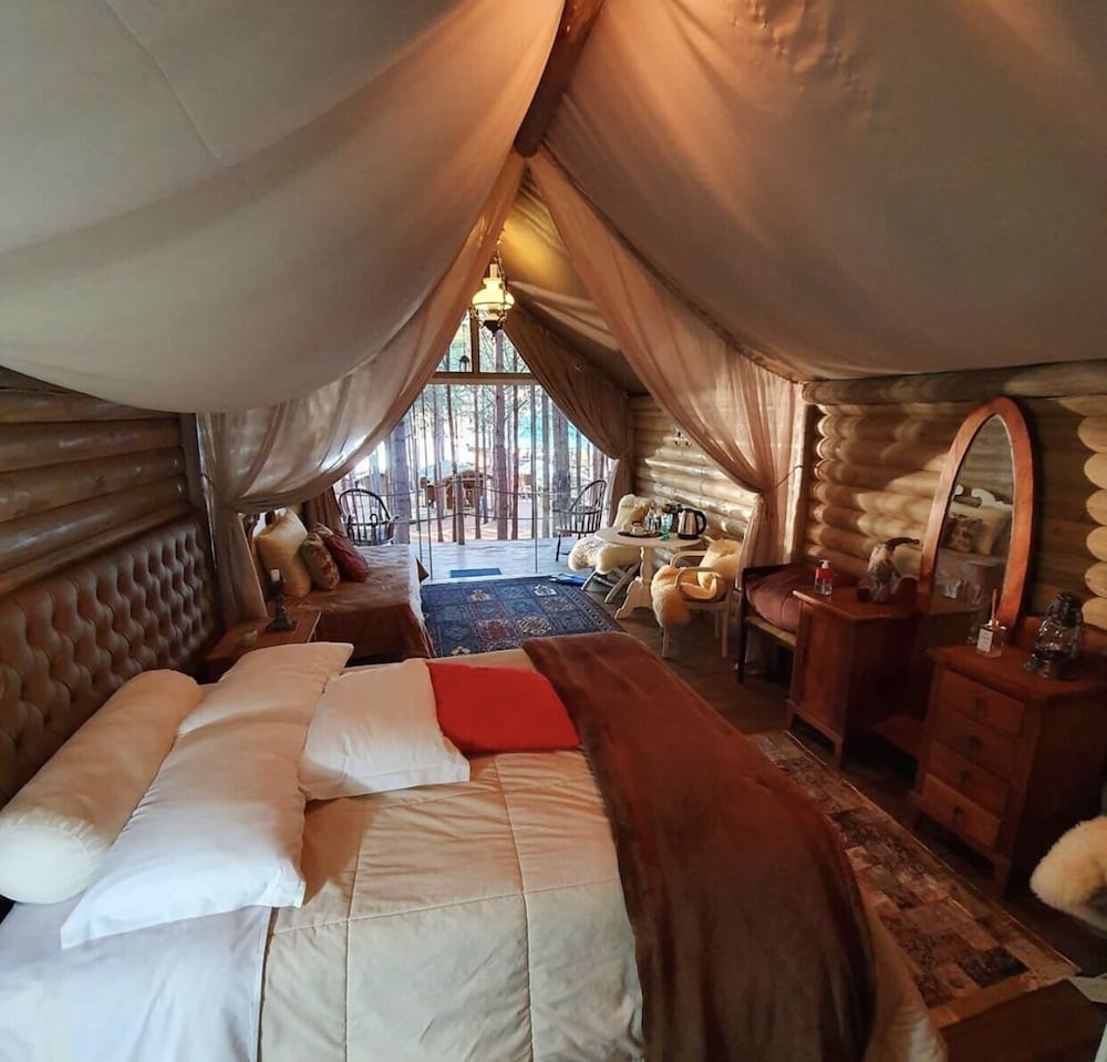 Deluxe Cabin, Partial Lake View - Photo 5