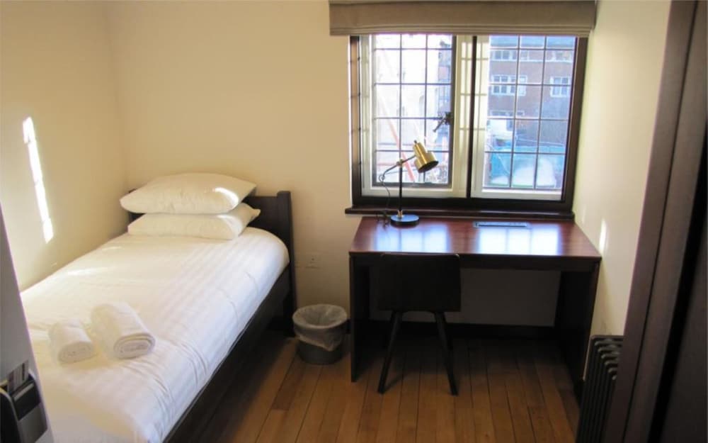 Single Room, Shared Bathroom photo 2