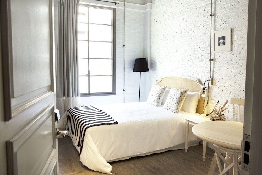 Double Private Room with Shared Bathroom photo 2