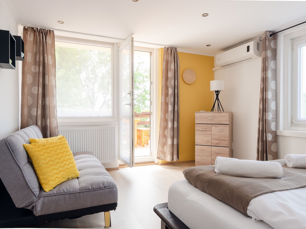 Family Apartment, Multiple Beds, Non Smoking, Garden View photo 3